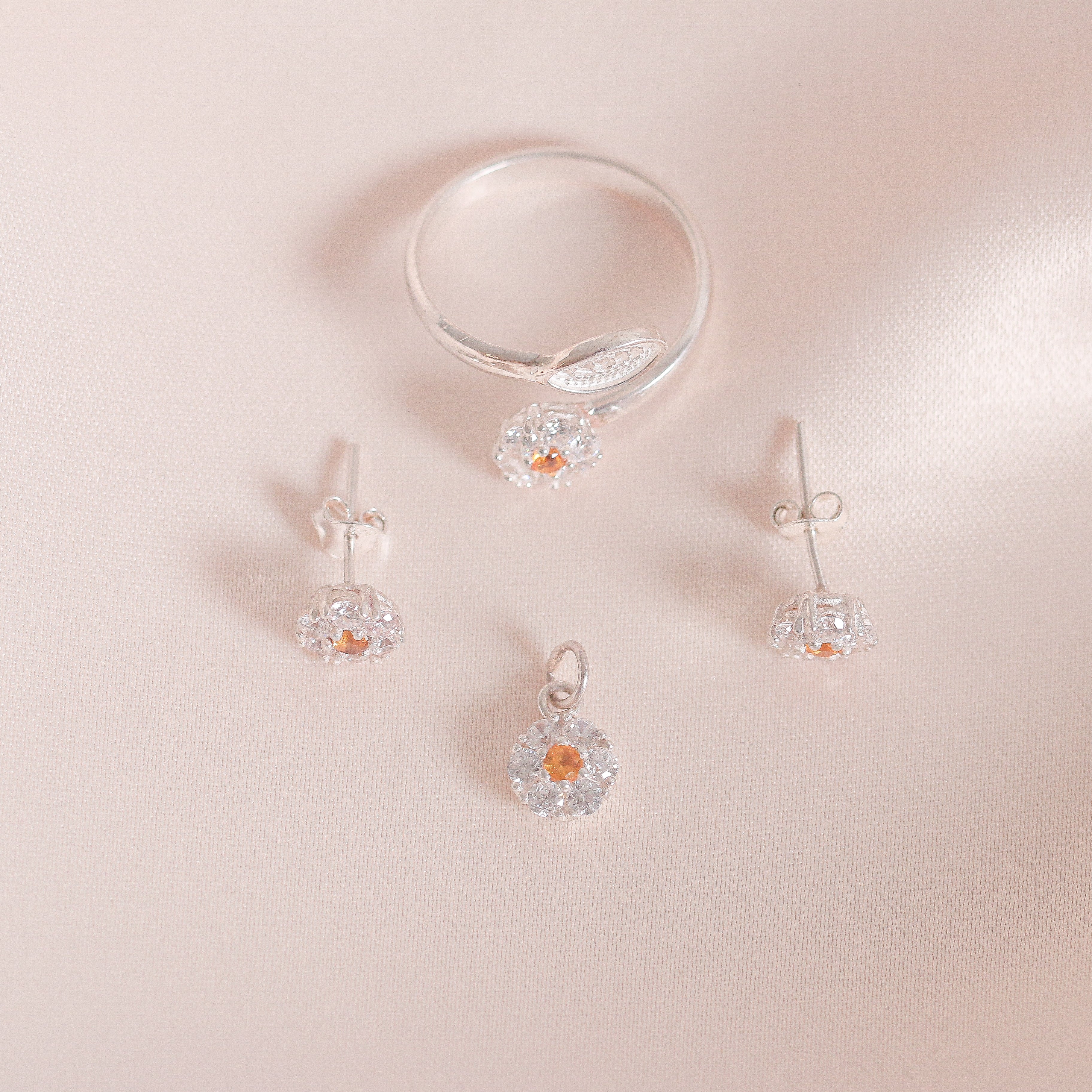 Yellow Zahra Set (White)