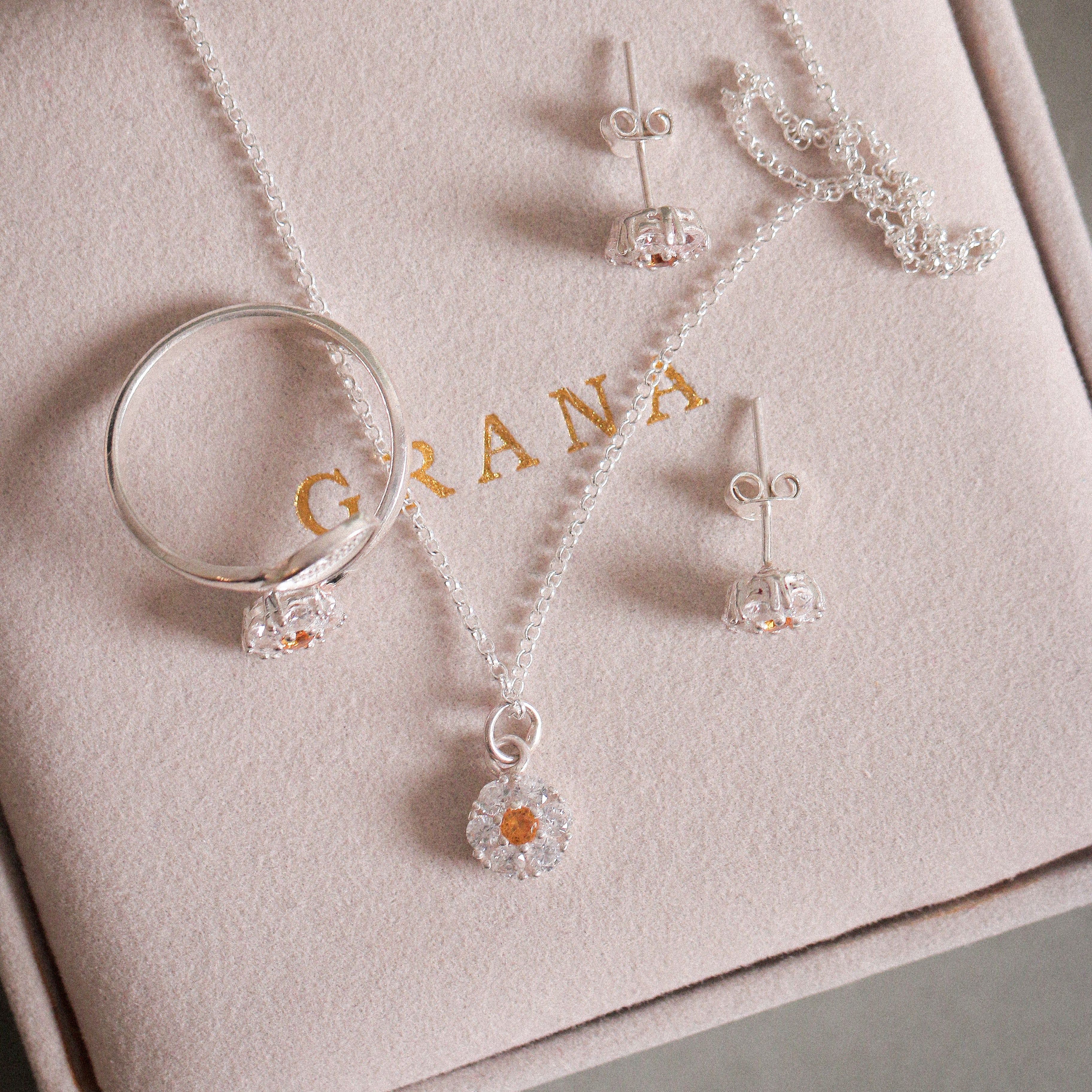 Yellow Zahra Set (White)