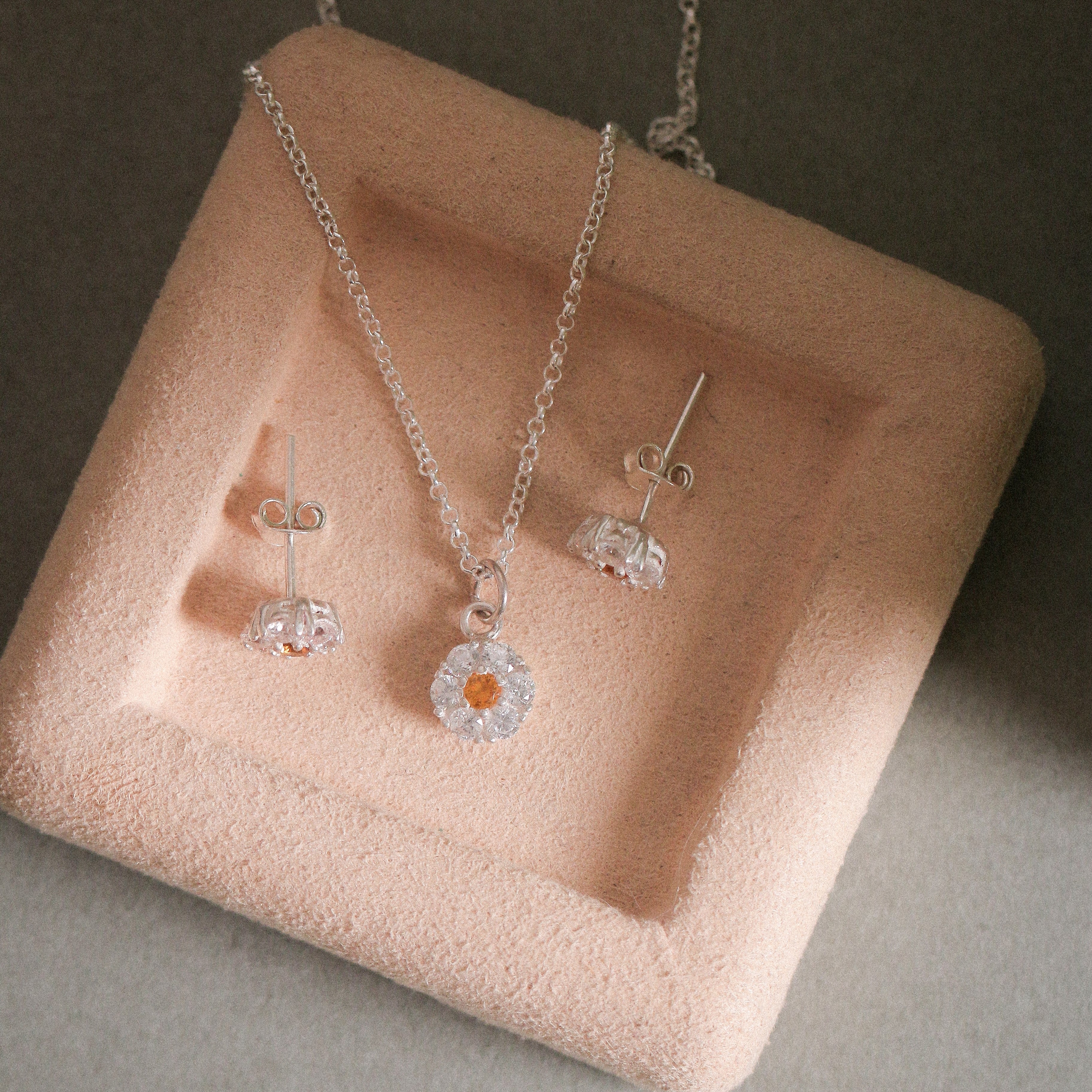 Yellow Zahra Set (White)