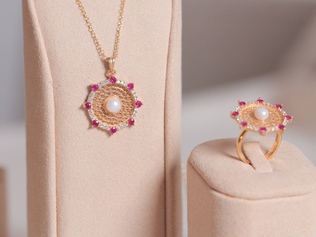 Min Pearls With Red Zircon Set