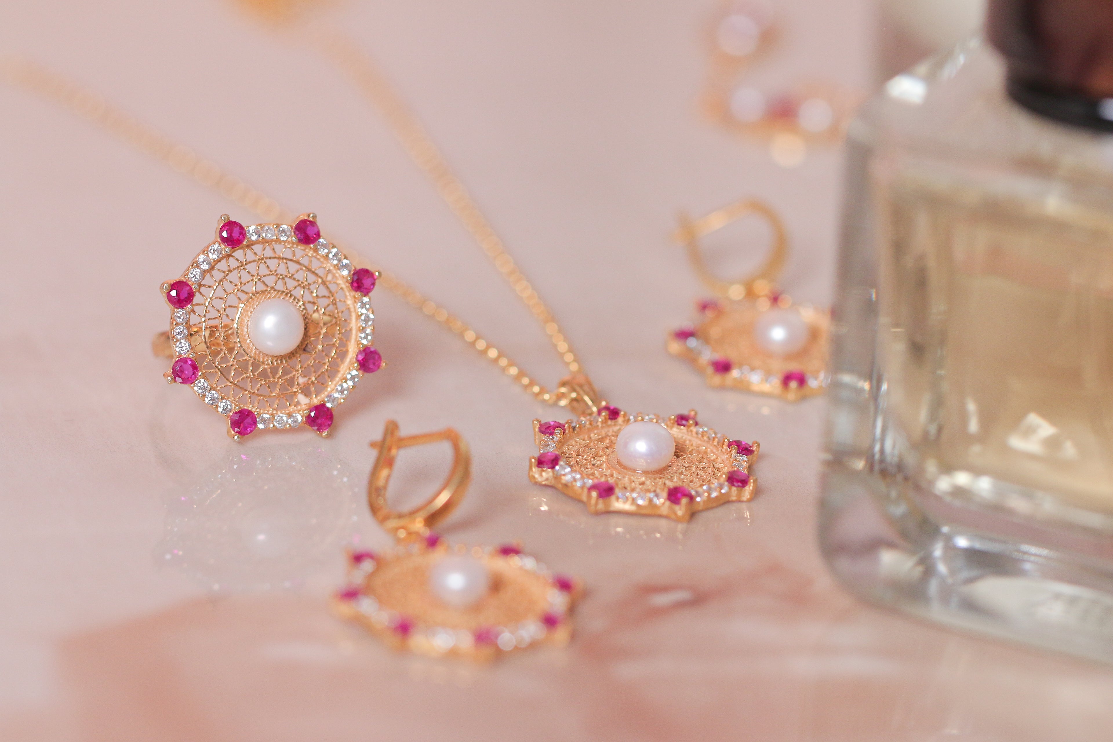 Min Pearls With Red Zircon Set