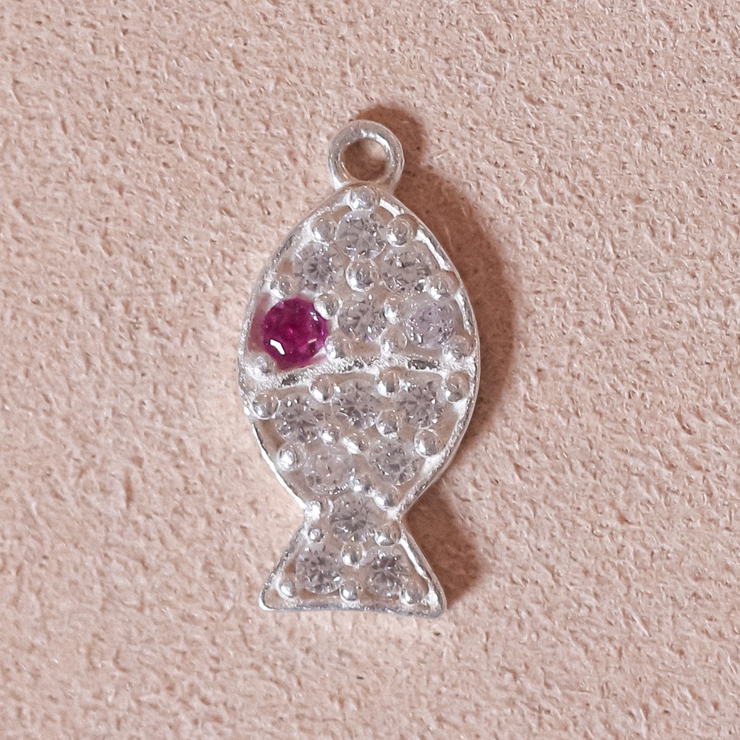 Hweta Red Charm