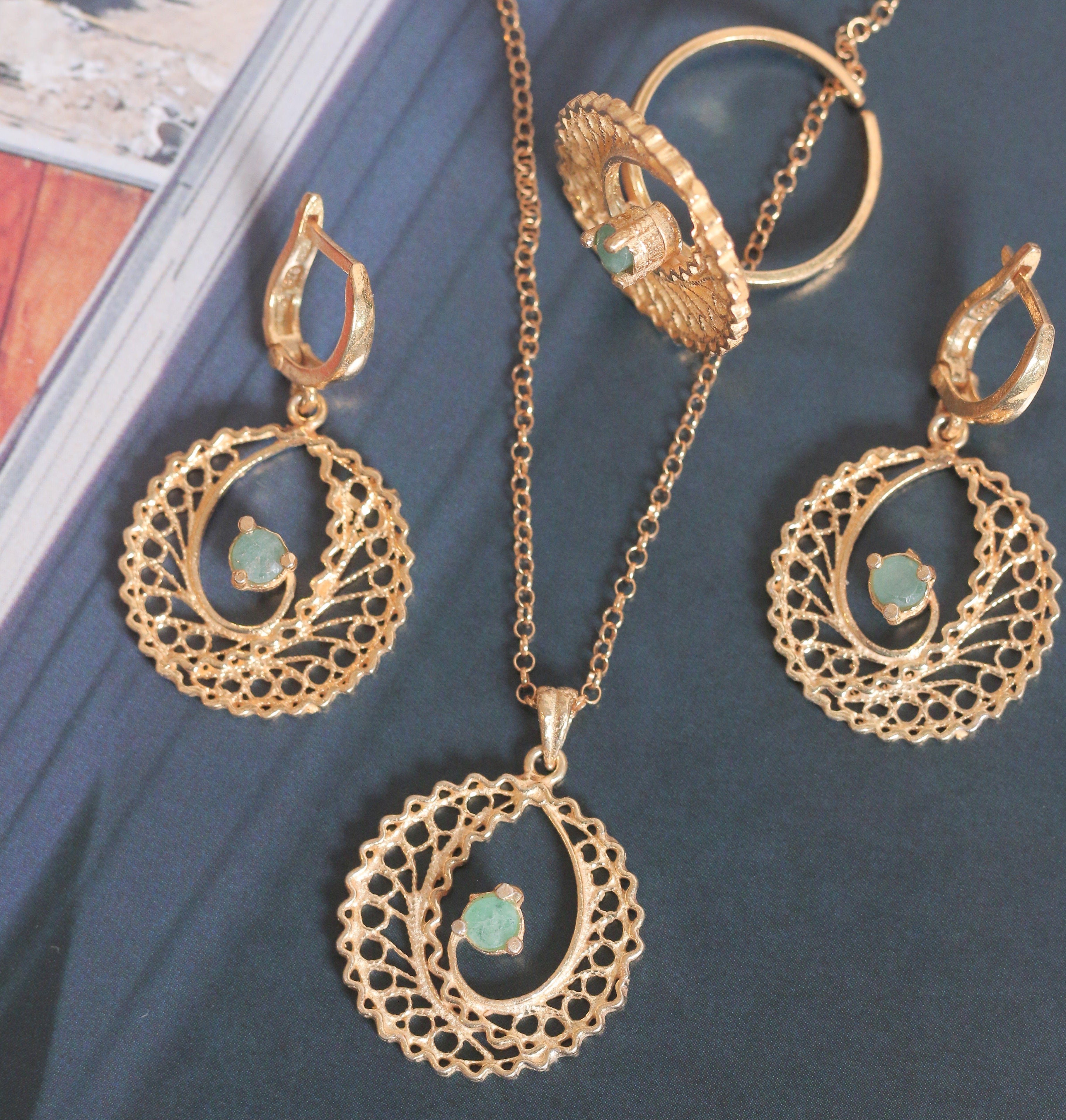 Round Filigree & Emeralds Set