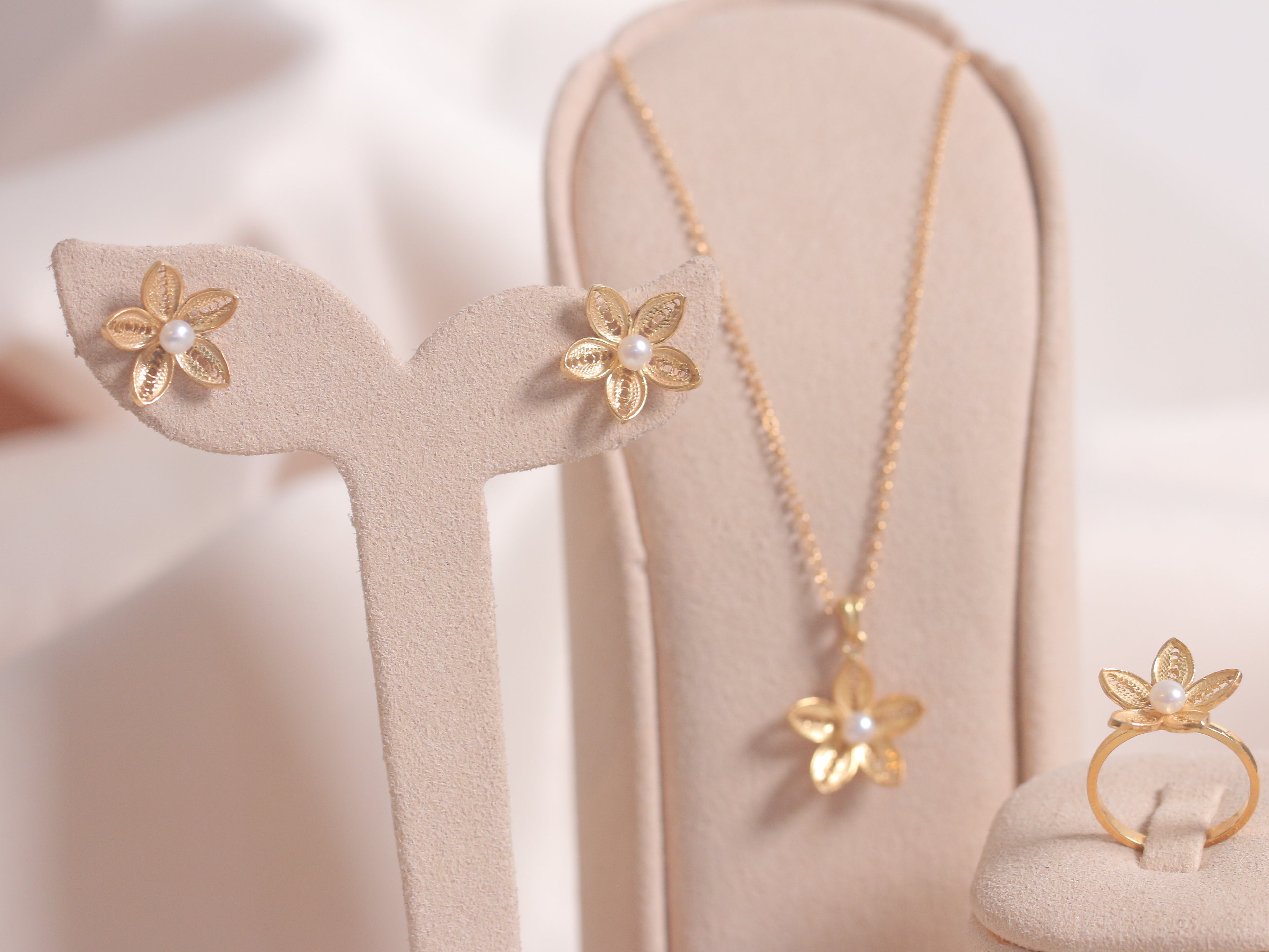 New Light Pearls FLR Set