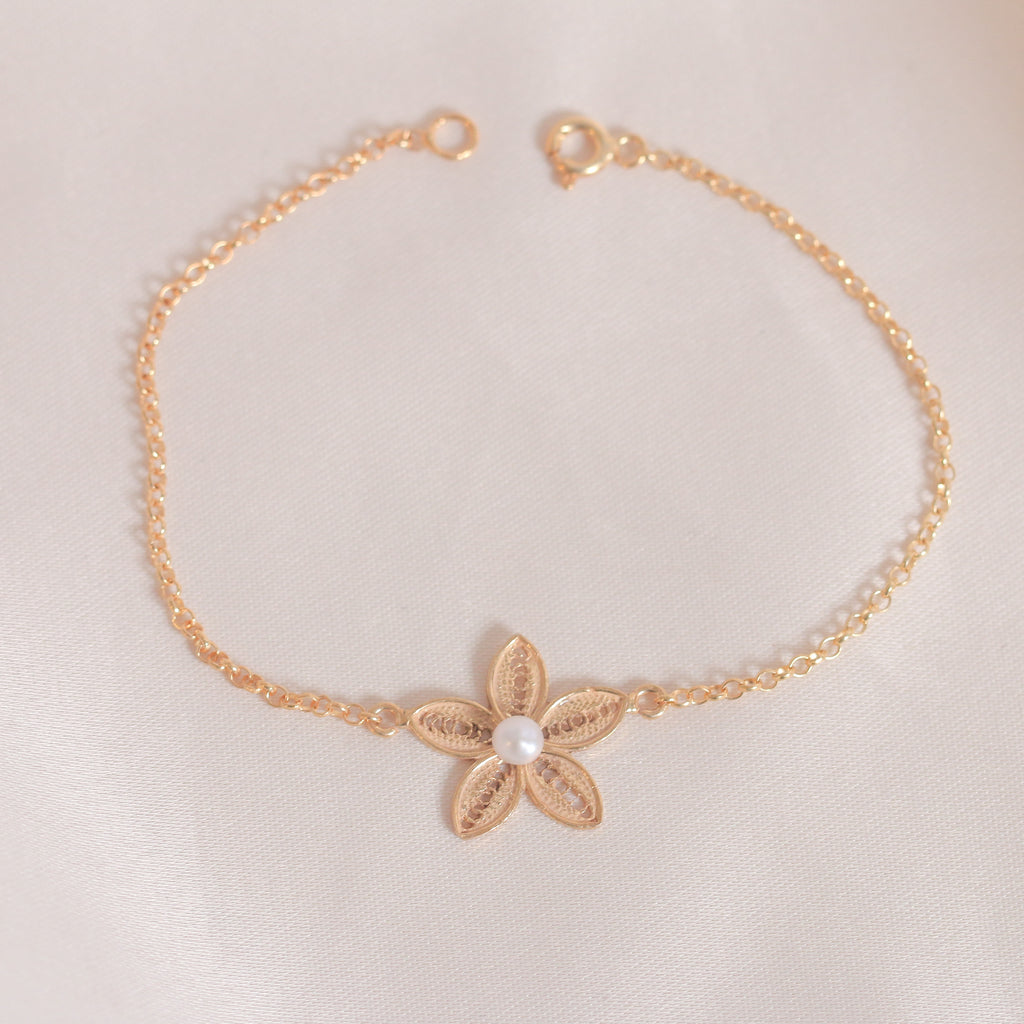 New Light Pearls FLR Bracelet