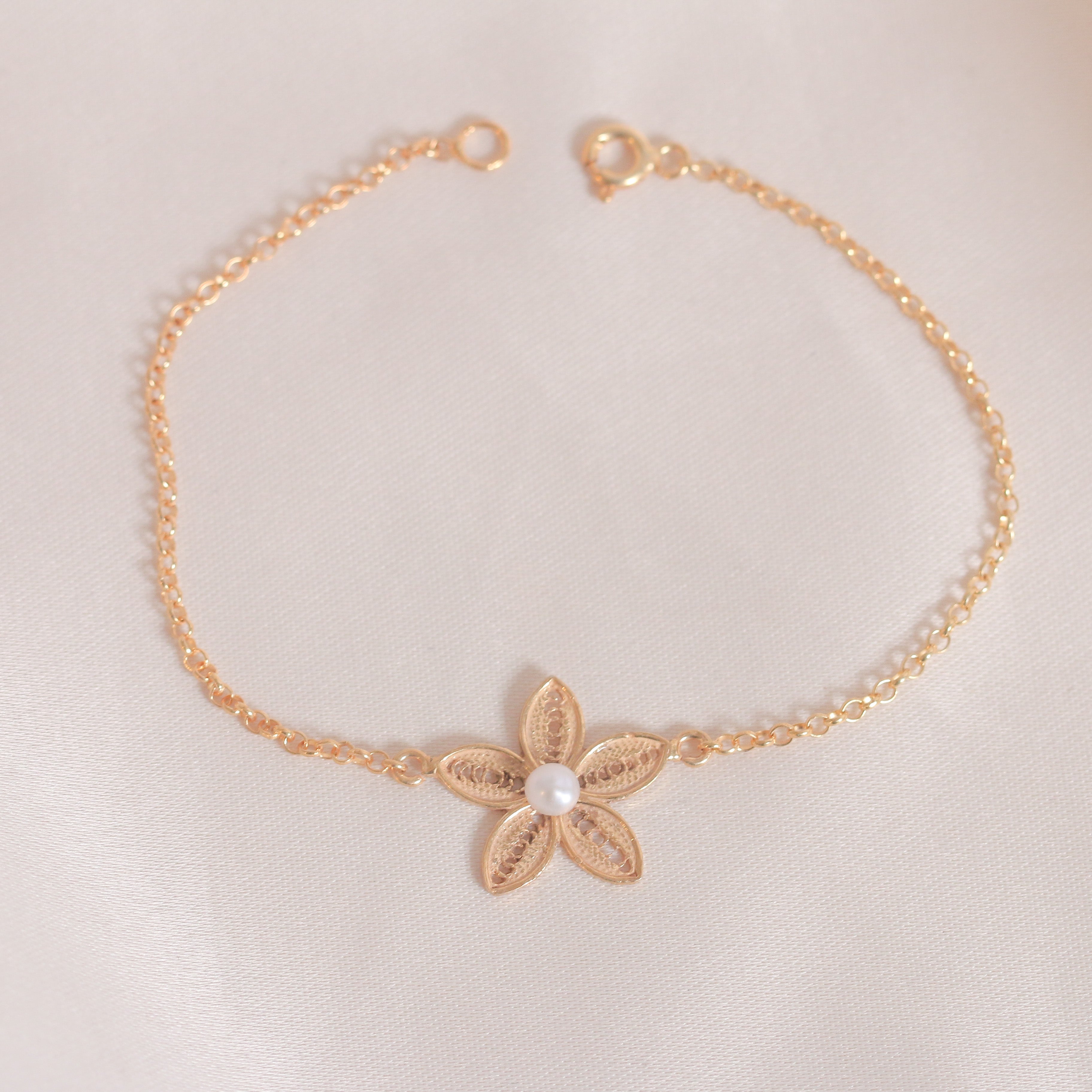 New Light Pearls FLR Bracelet