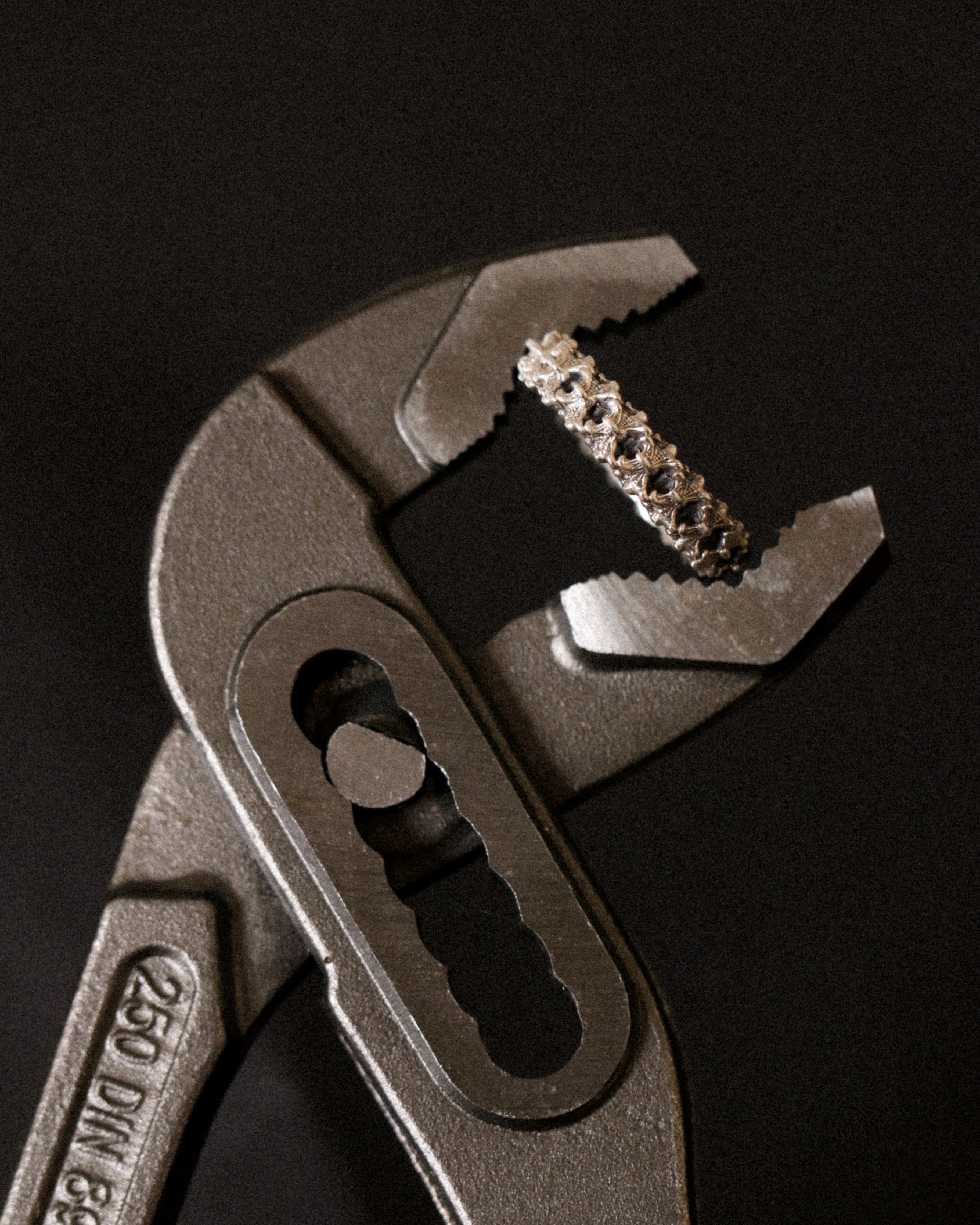 Spine Wedding Band (Men)