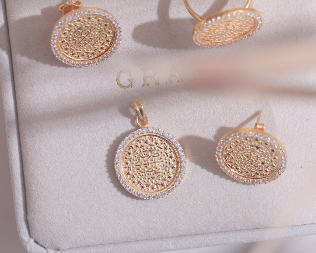 White Zircon Lira Pendant