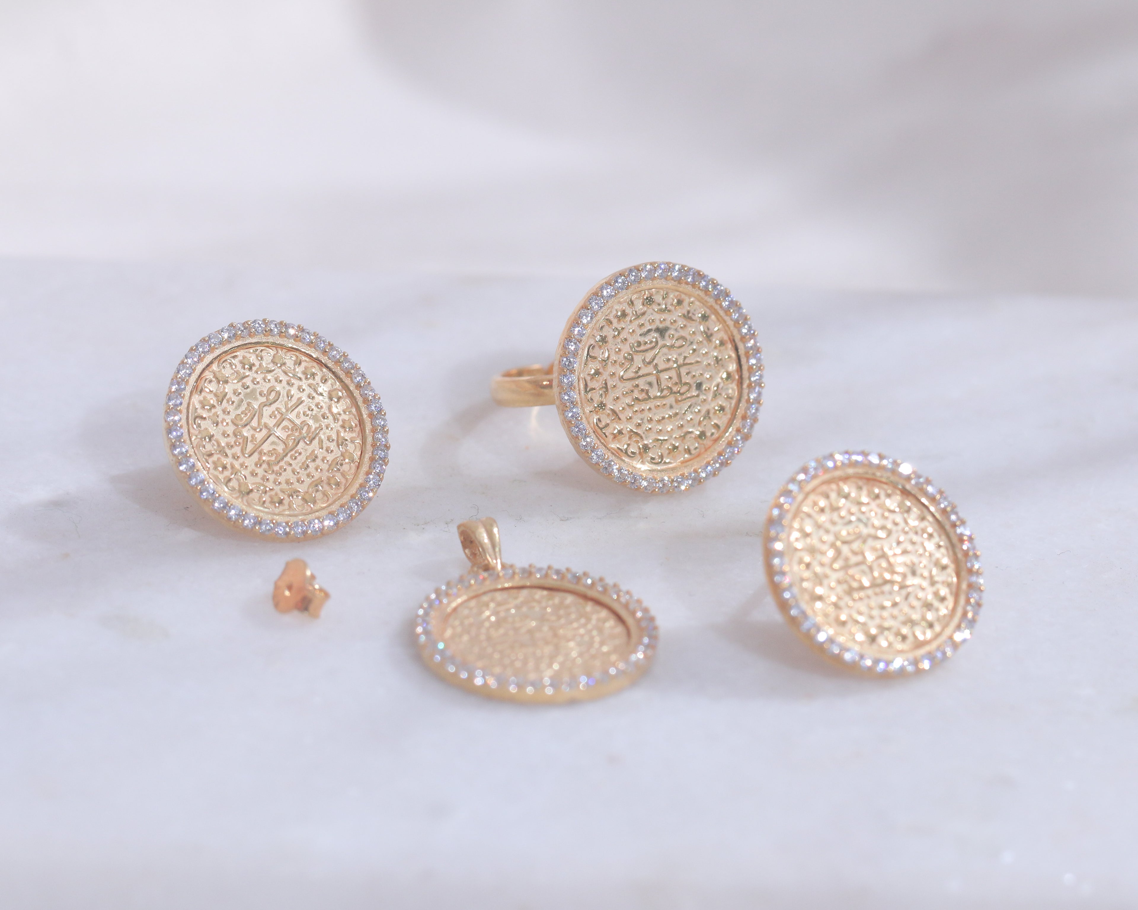 White Zircon Lira Ring