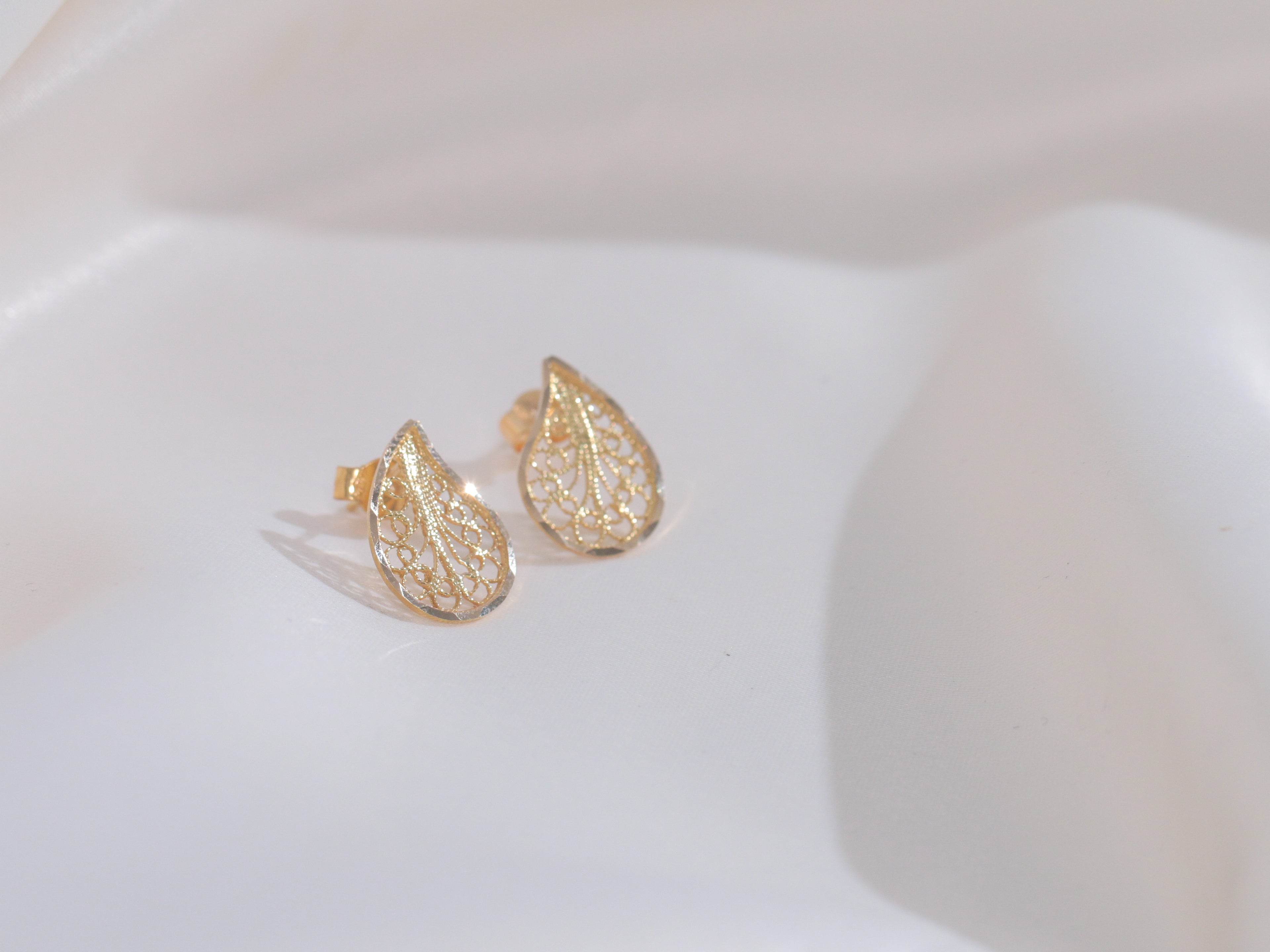 Filigree T-drop Earrings (18k)