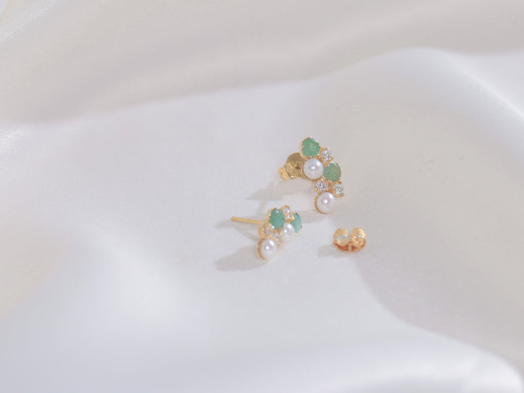 Small Cluster Pearls Emeralds Earrings (18k)