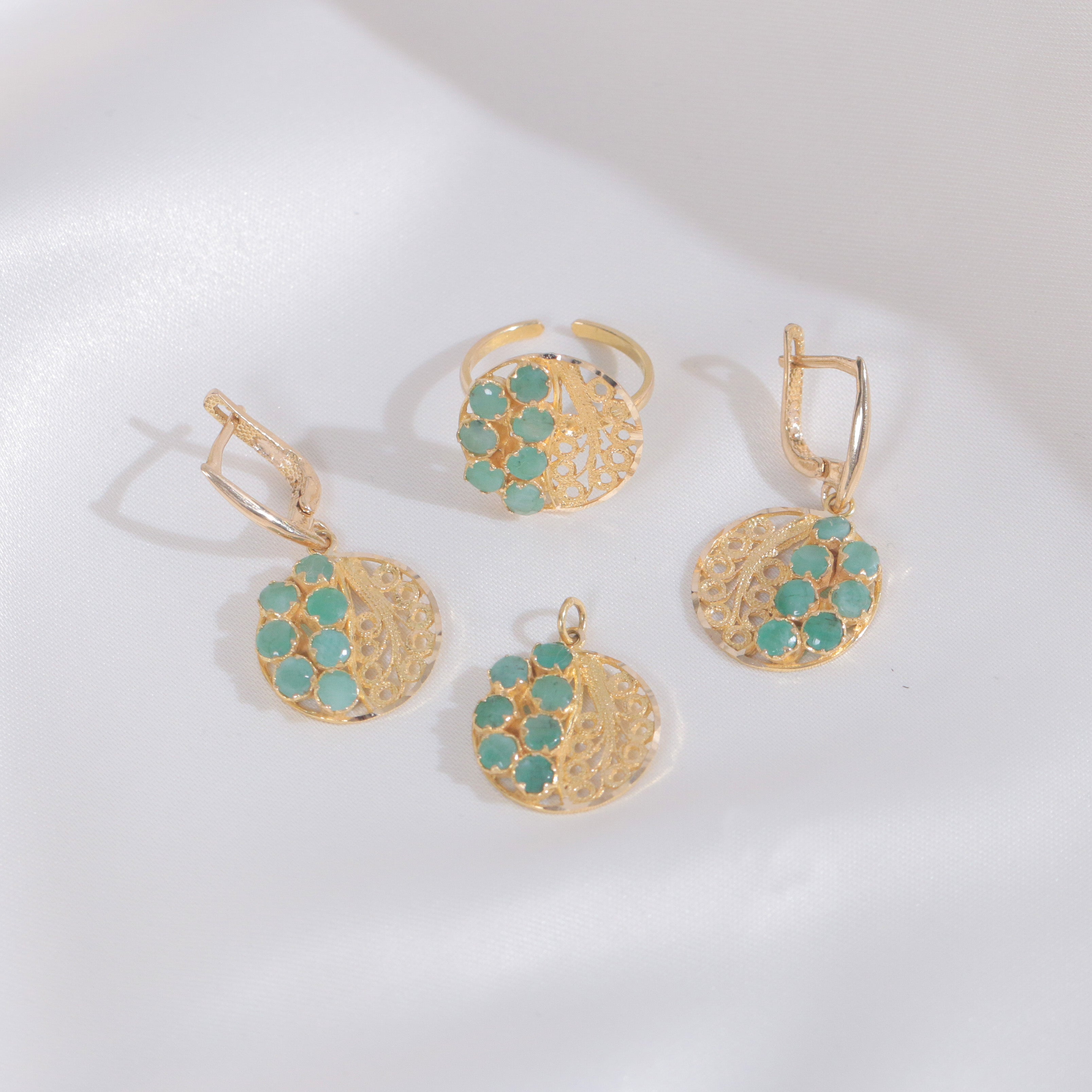 East&West Filigree Emeralds Set (18k Gold)